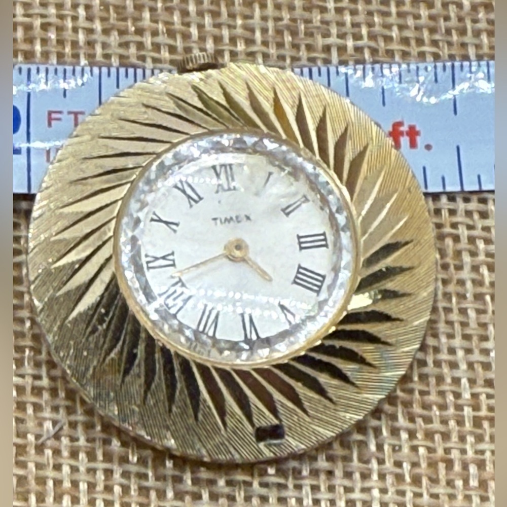 VTG Timex pendant watch approx. from 1964 has a chip on face glass.